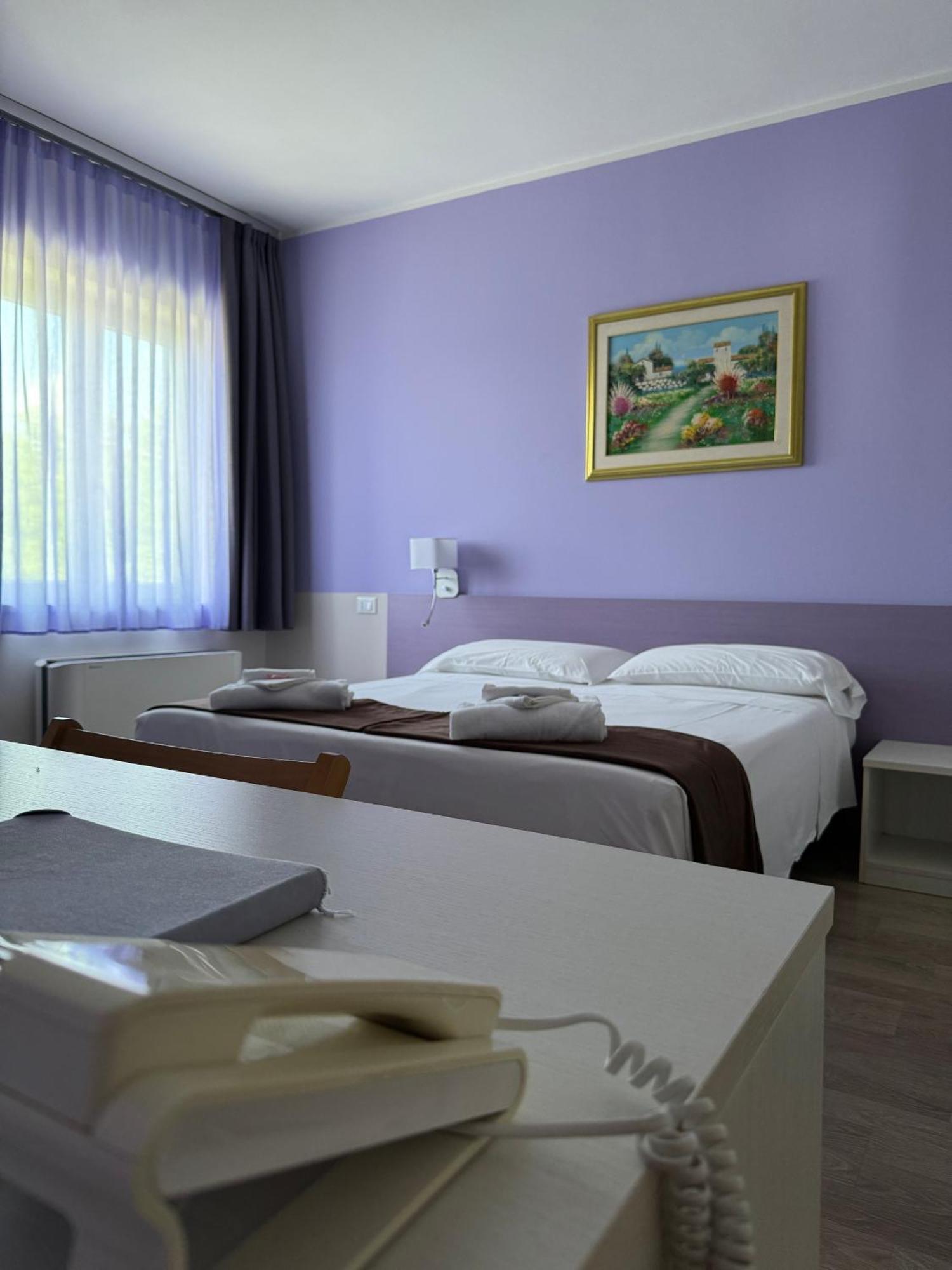 Albergo Trattoria Italia Десенцано дел Гарда Екстериор снимка